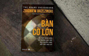 Review sách Bàn cờ lớn